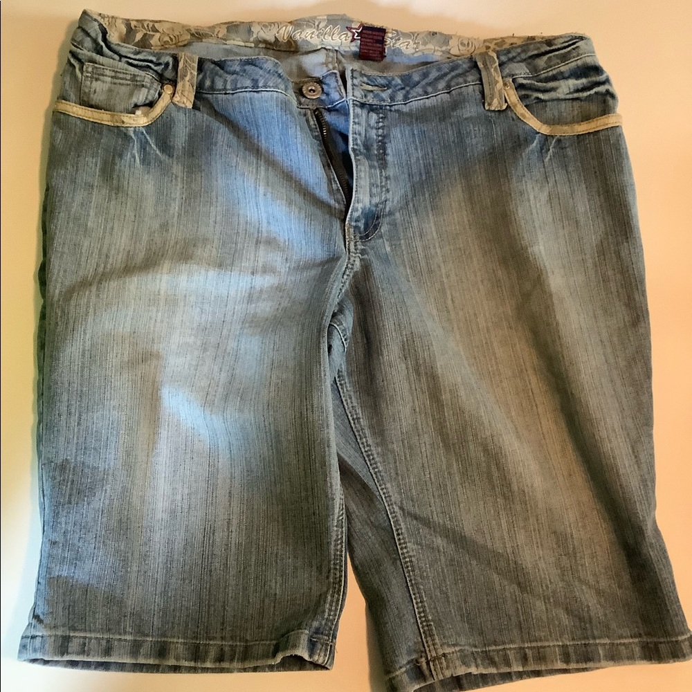 Vanilla Star Knee Length Capri Size 20 Jean Shorts